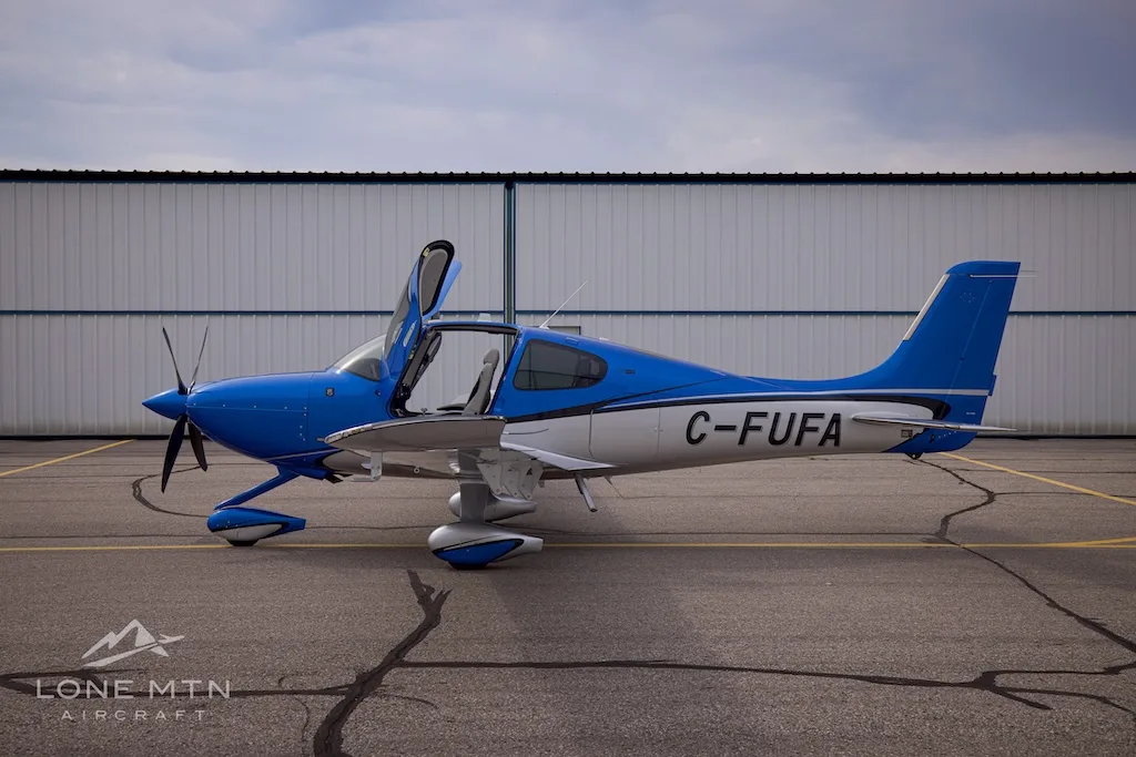 Exterior view of a 2024 Cirrus SR22T G7 GTS.
