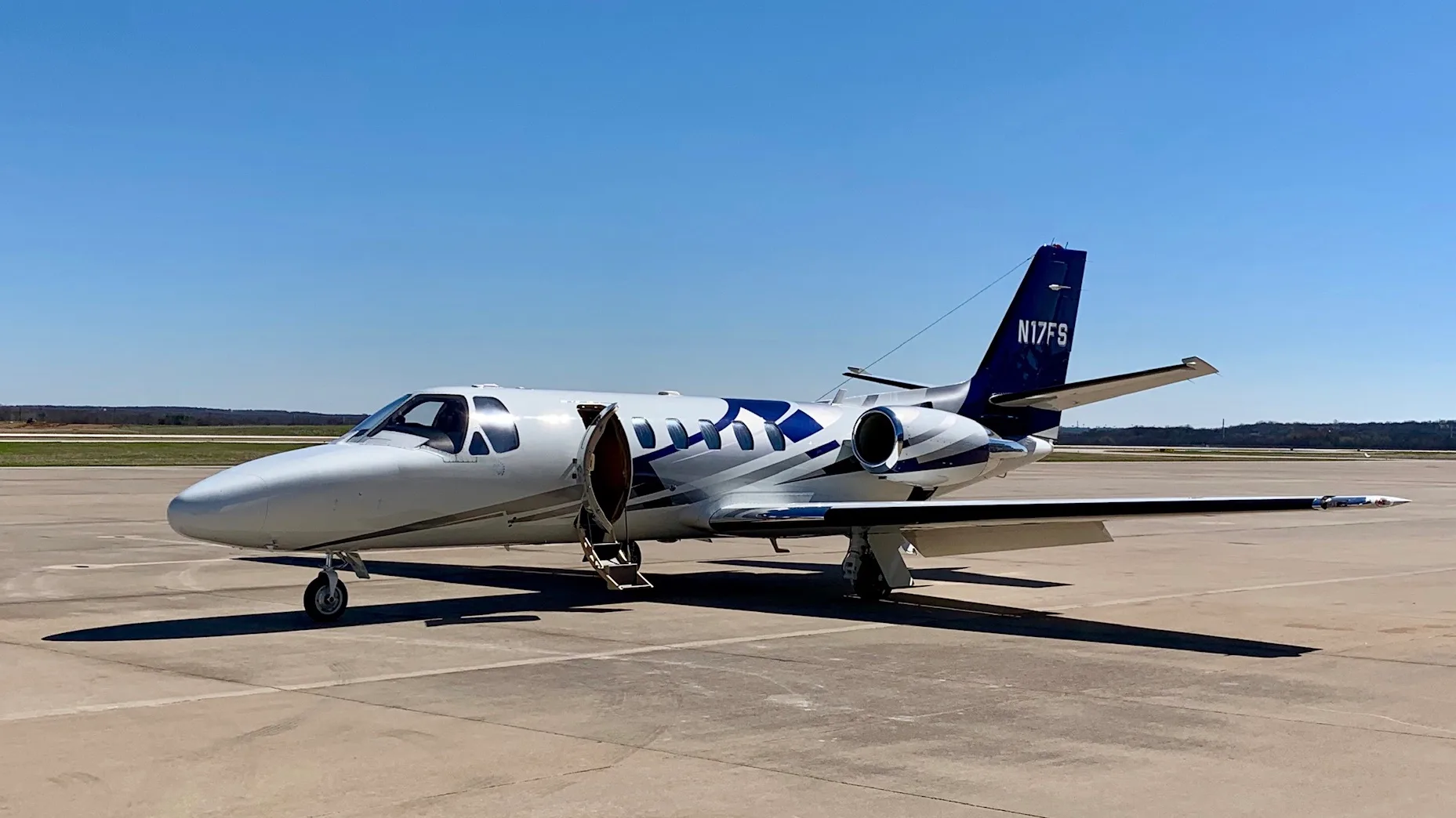 Exterior view of a 1999 Cessna Citation Bravo 550-0895, N17FS.