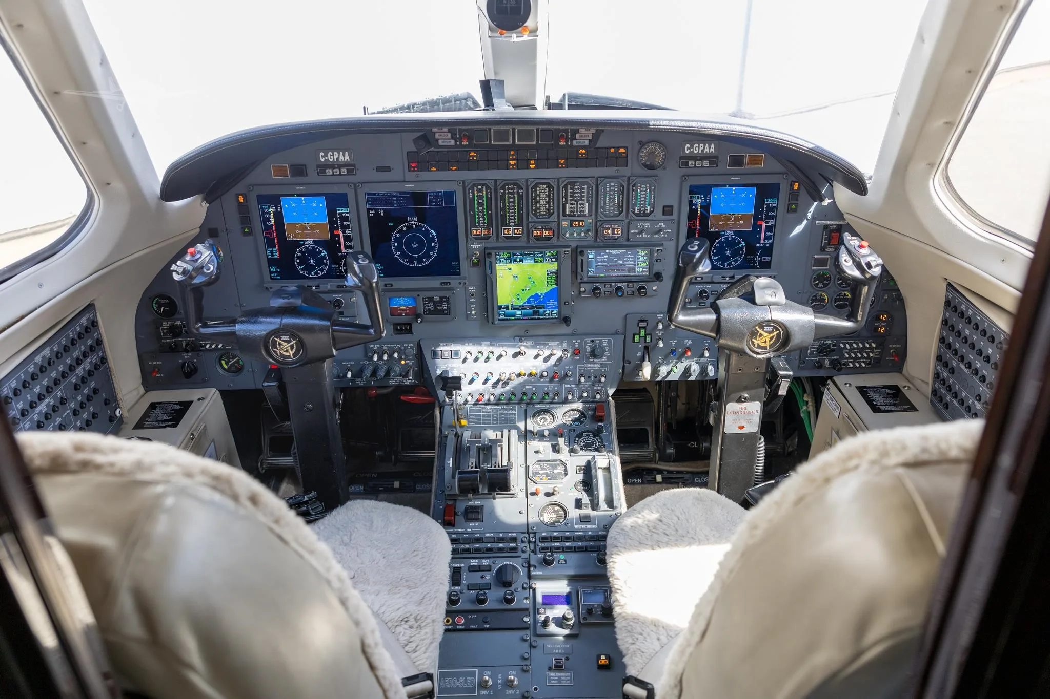 Cockpit and instrument panel of a 1985 CESSNA CITATION III.