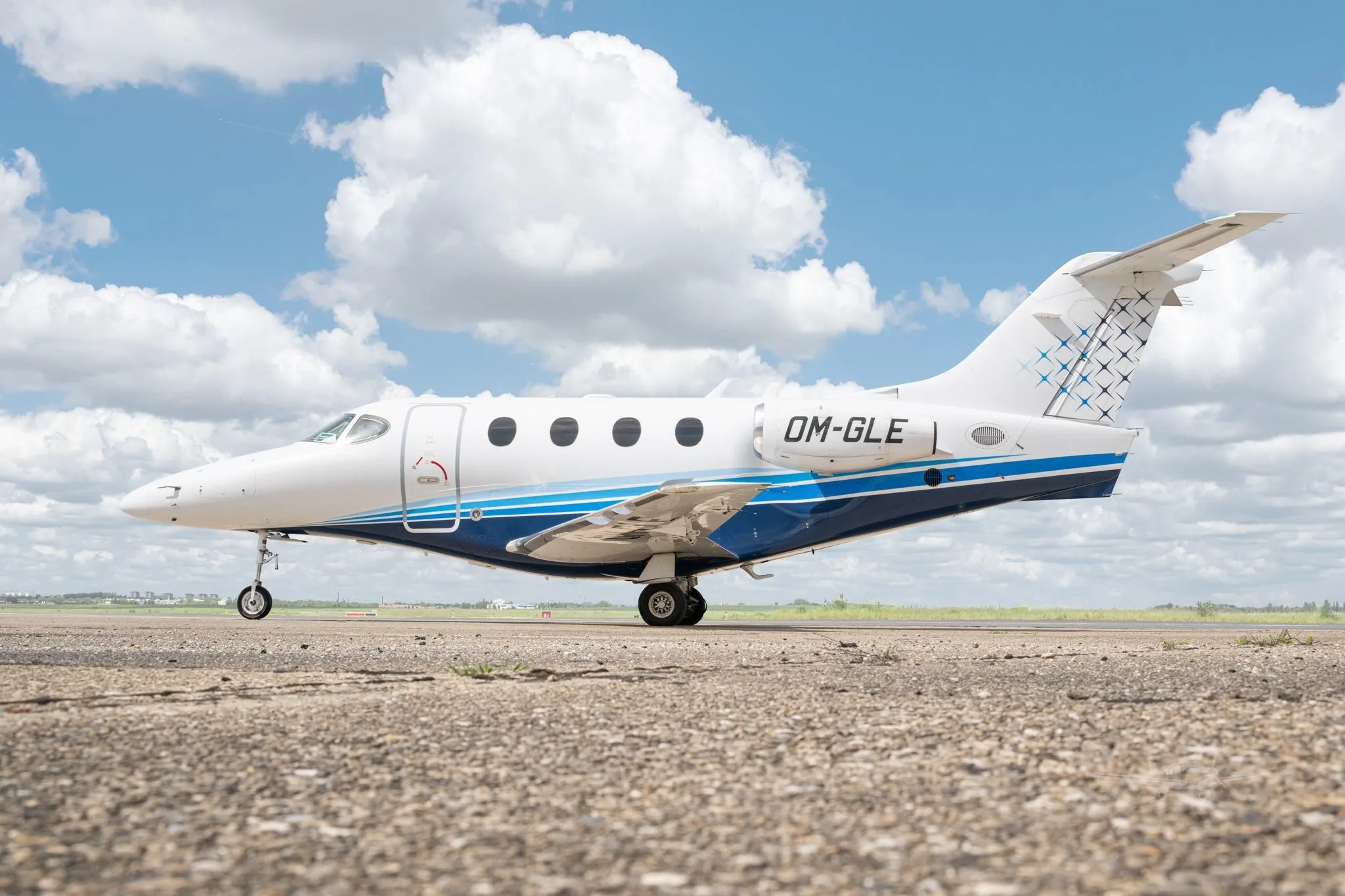 Exterior view of a 2007 BEECHCRAFT PREMIER IA, OM-GLE.