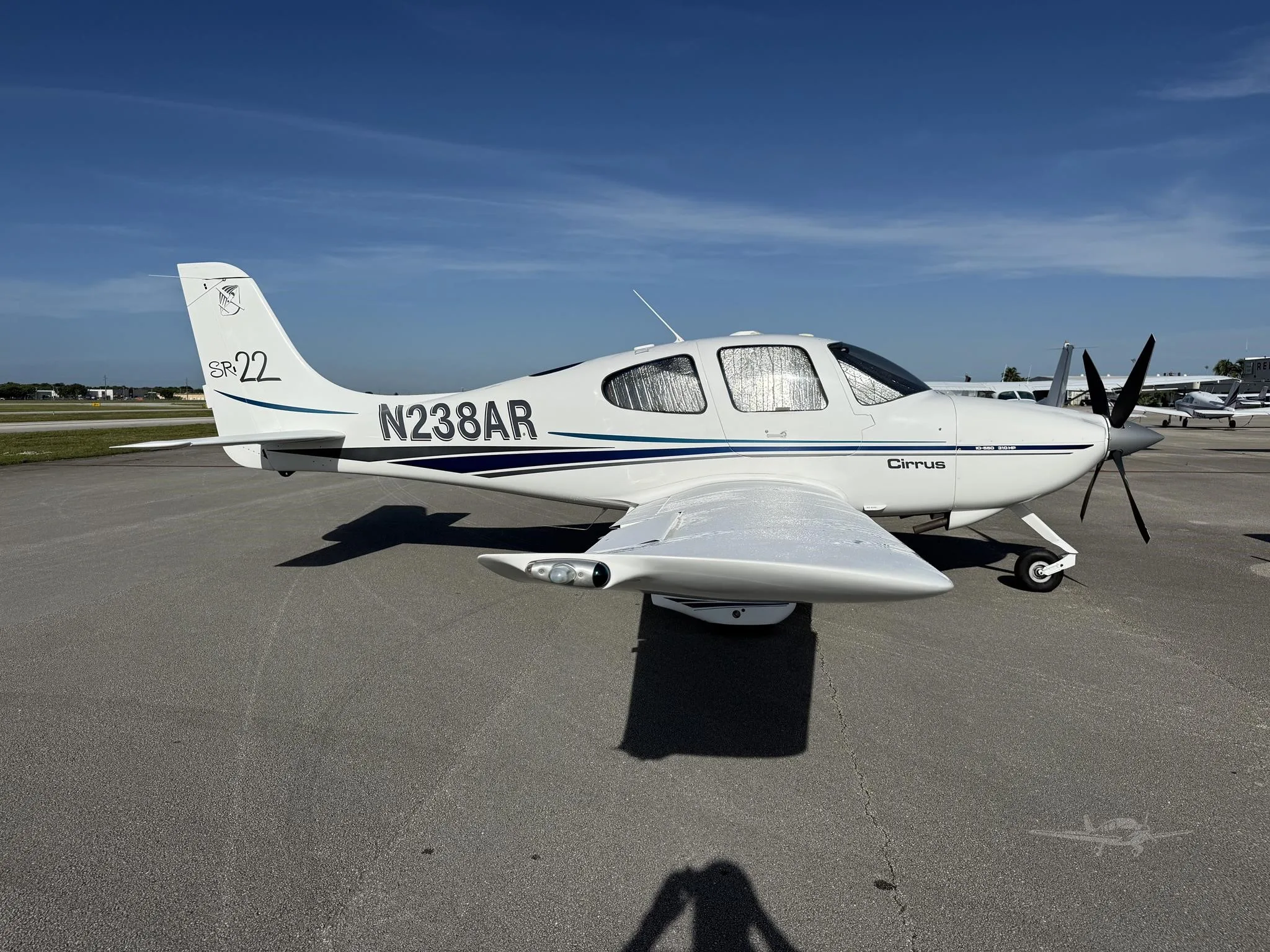 Exterior view of a 2002 CIRRUS SR22, N238AR.
