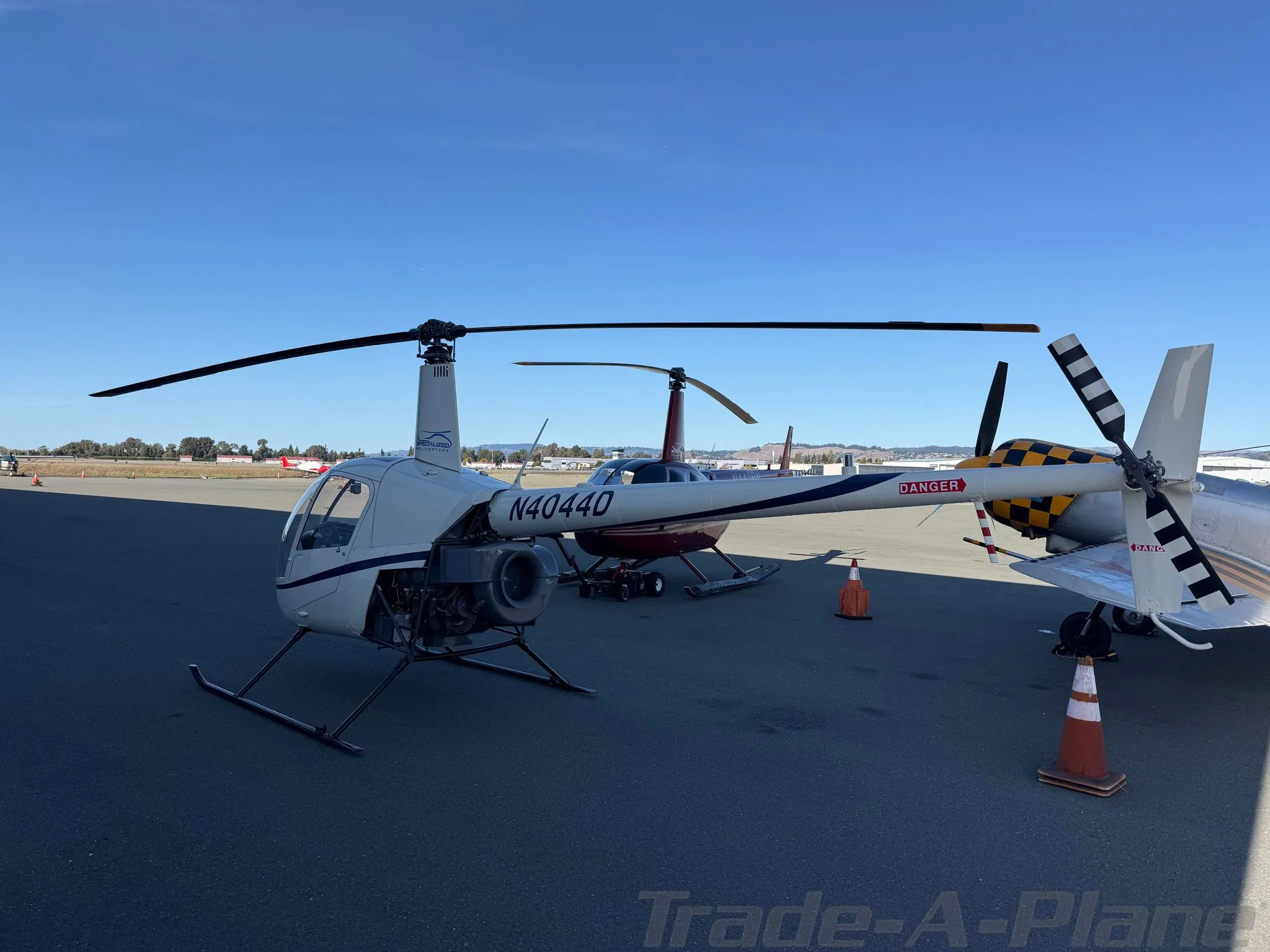 Exterior view of a 1990 ROBINSON R22 BETA II, N4044D.