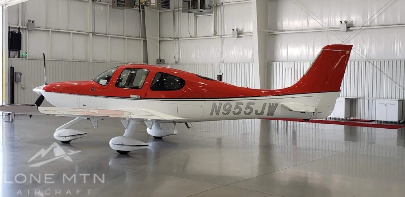 Exterior view of a 2017 Cirrus SR22 G6.