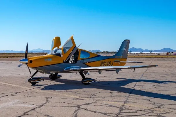 Exterior view of a 2003 Cirrus SR22, N8146J.