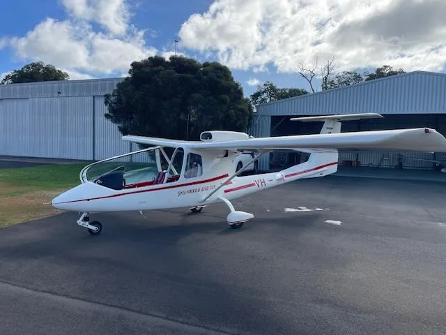 Exterior view of a 1998 SKY ARROW 650TC.