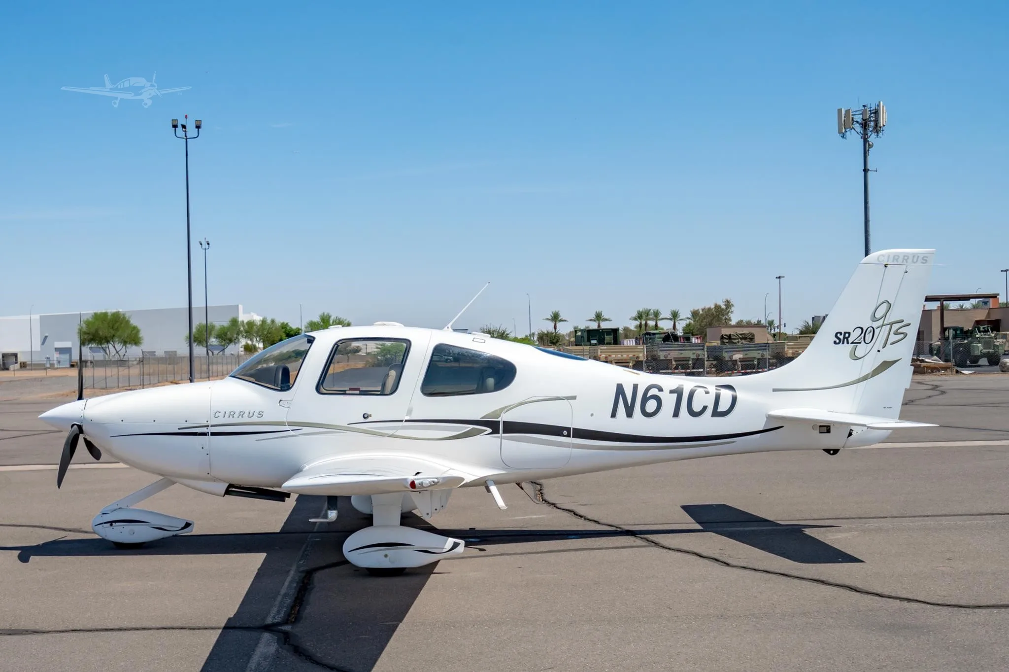 Exterior view of a 2006 CIRRUS SR20-G2, N61CD.