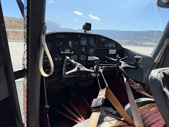Cockpit and instrument panel of a 1959 Cessna 172.