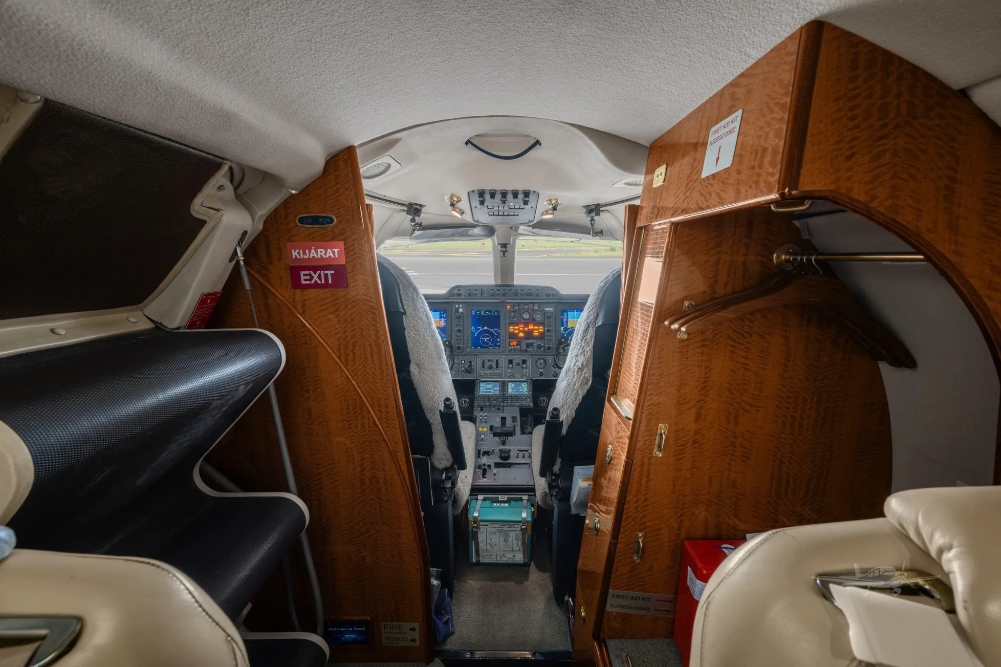 Cabin interior of a 2007 BEECHCRAFT PREMIER IA.