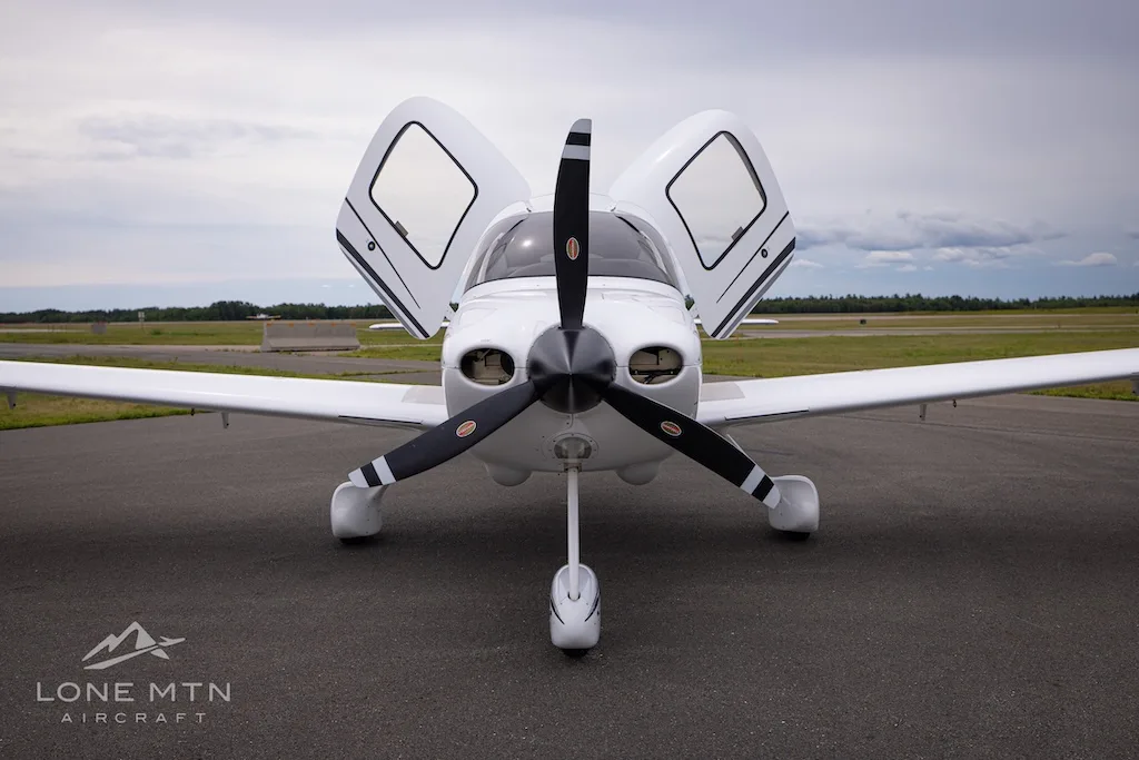 Cabin interior of a 2008 Cirrus SR20 G3.