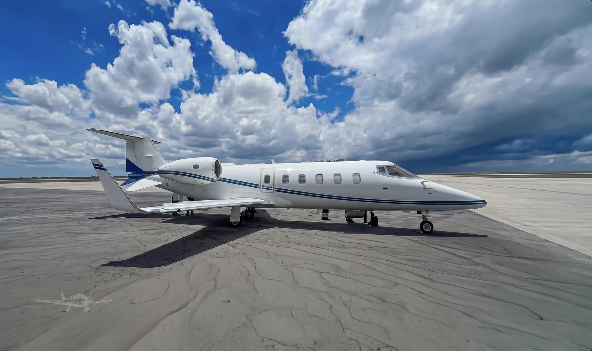 Exterior view of a 2008 LEARJET 60XR.