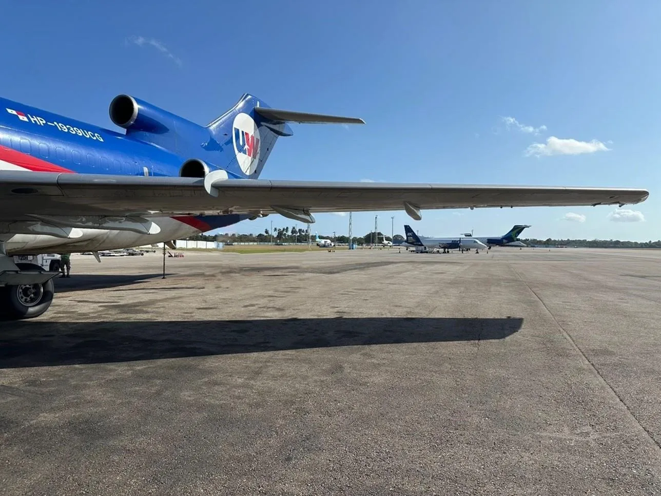 Exterior view of a 1981 BOEING 727-200.