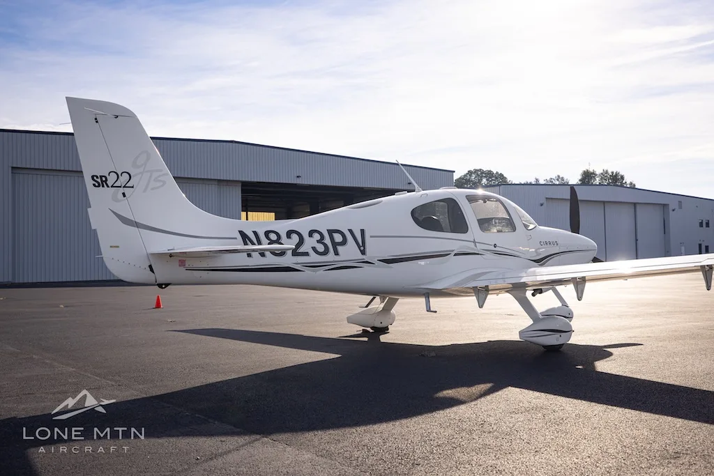 Exterior view of a 2005 Cirrus SR22 G2 GTS, N823PV.