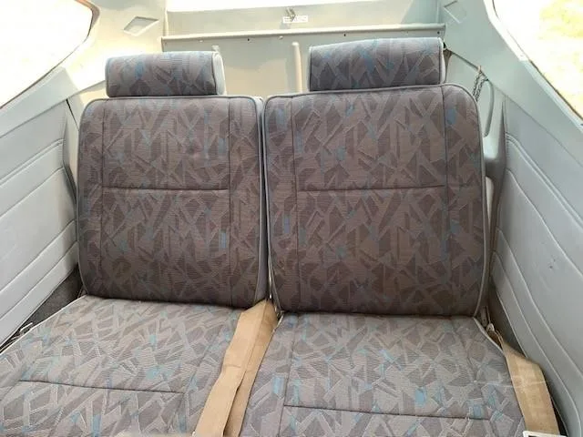 Cabin interior of a CESSNA 182 SKYLANE.
