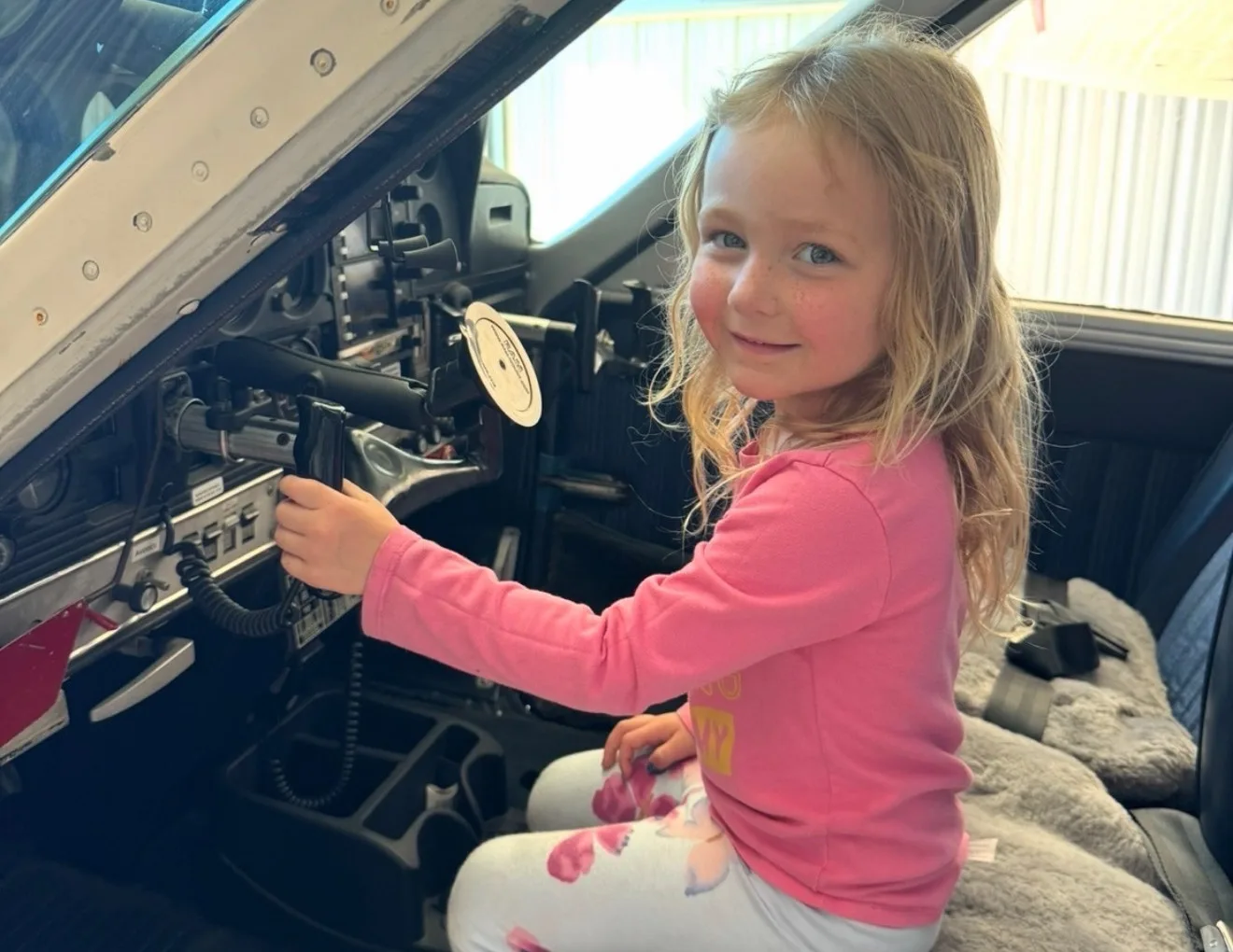 Cockpit and instrument panel of a 1968 Cessna 177 "Cardinal".