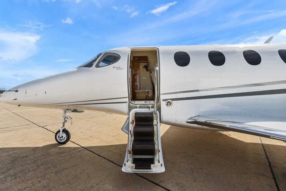 Exterior view of a 2008 BEECHCRAFT PREMIER IA, N419BR.