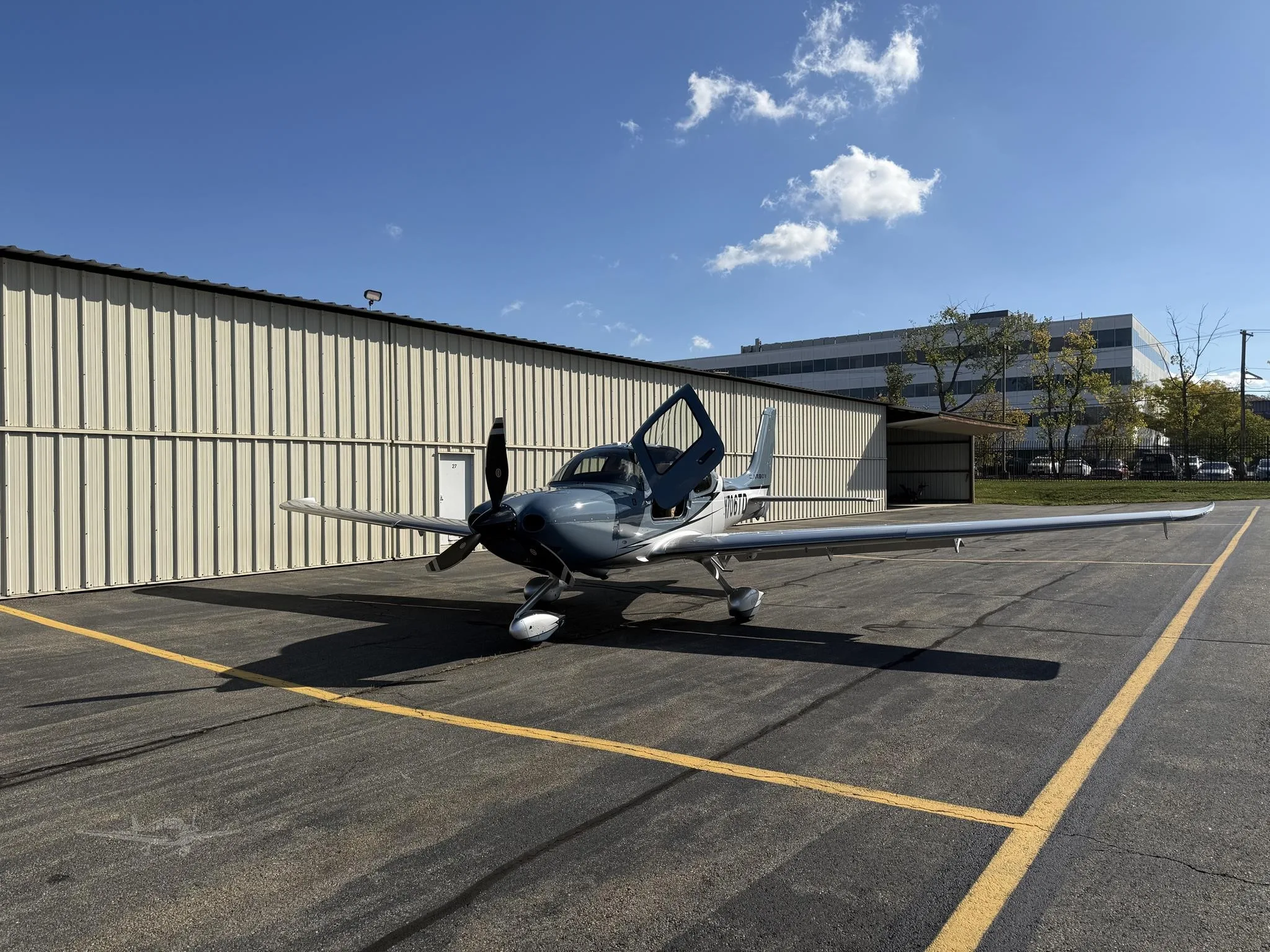 Exterior view of a 2020 CIRRUS SR22-G6 TURBO, N706TD.