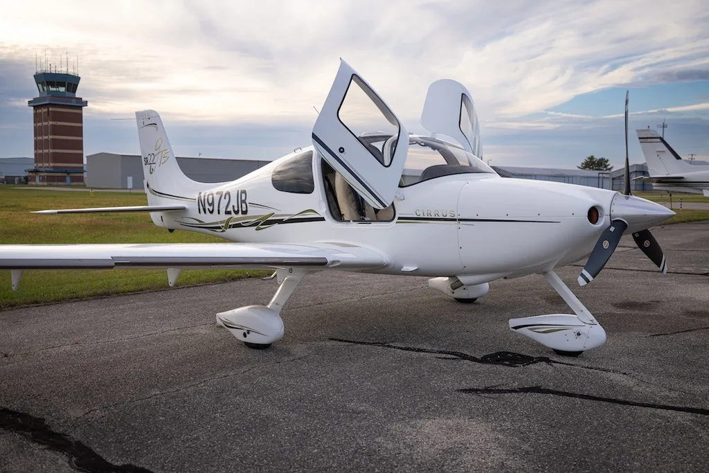 Exterior view of a 2006 Cirrus SR22 GTS, N972JB.