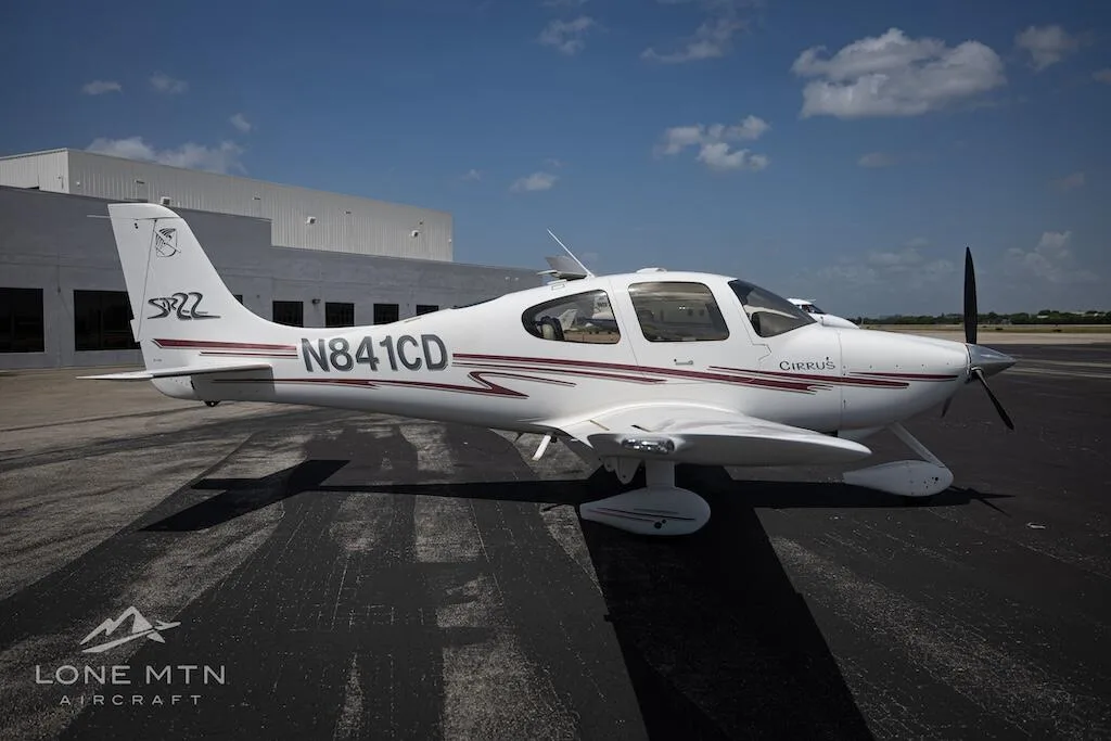Exterior view of a 2002 Cirrus SR22 G1.