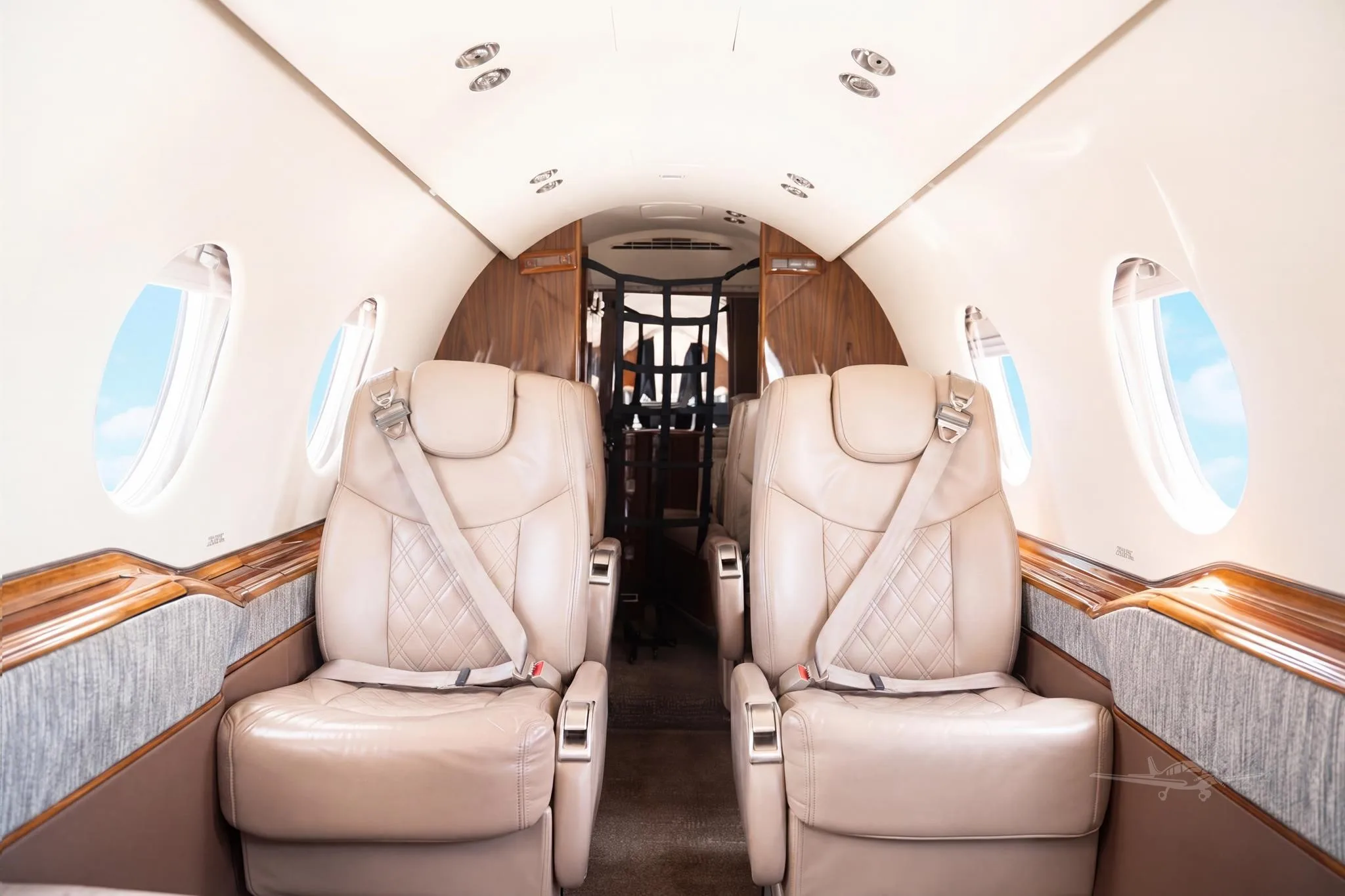 Cabin interior of a 2007 HAWKER 400XP.