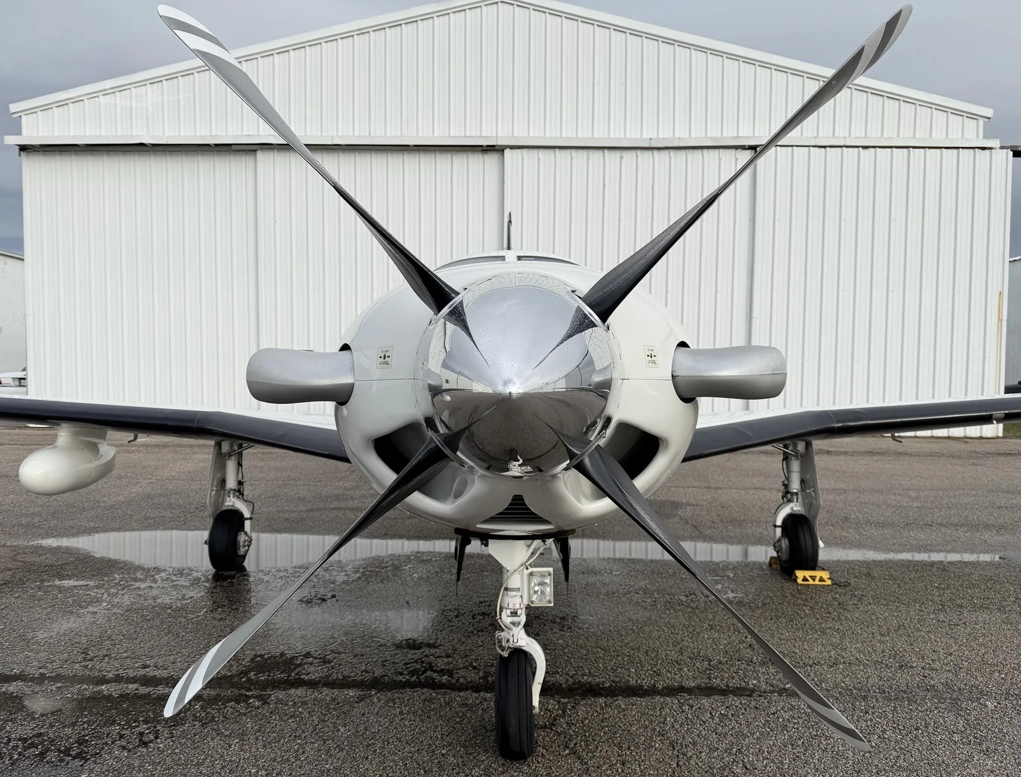 Exterior view of a 2007 PIPER MERIDIAN, N568HP.
