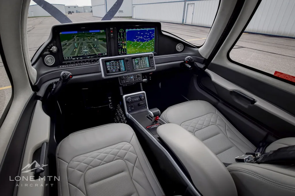 Cockpit and instrument panel of a 2024 Cirrus SR22T G7 GTS.