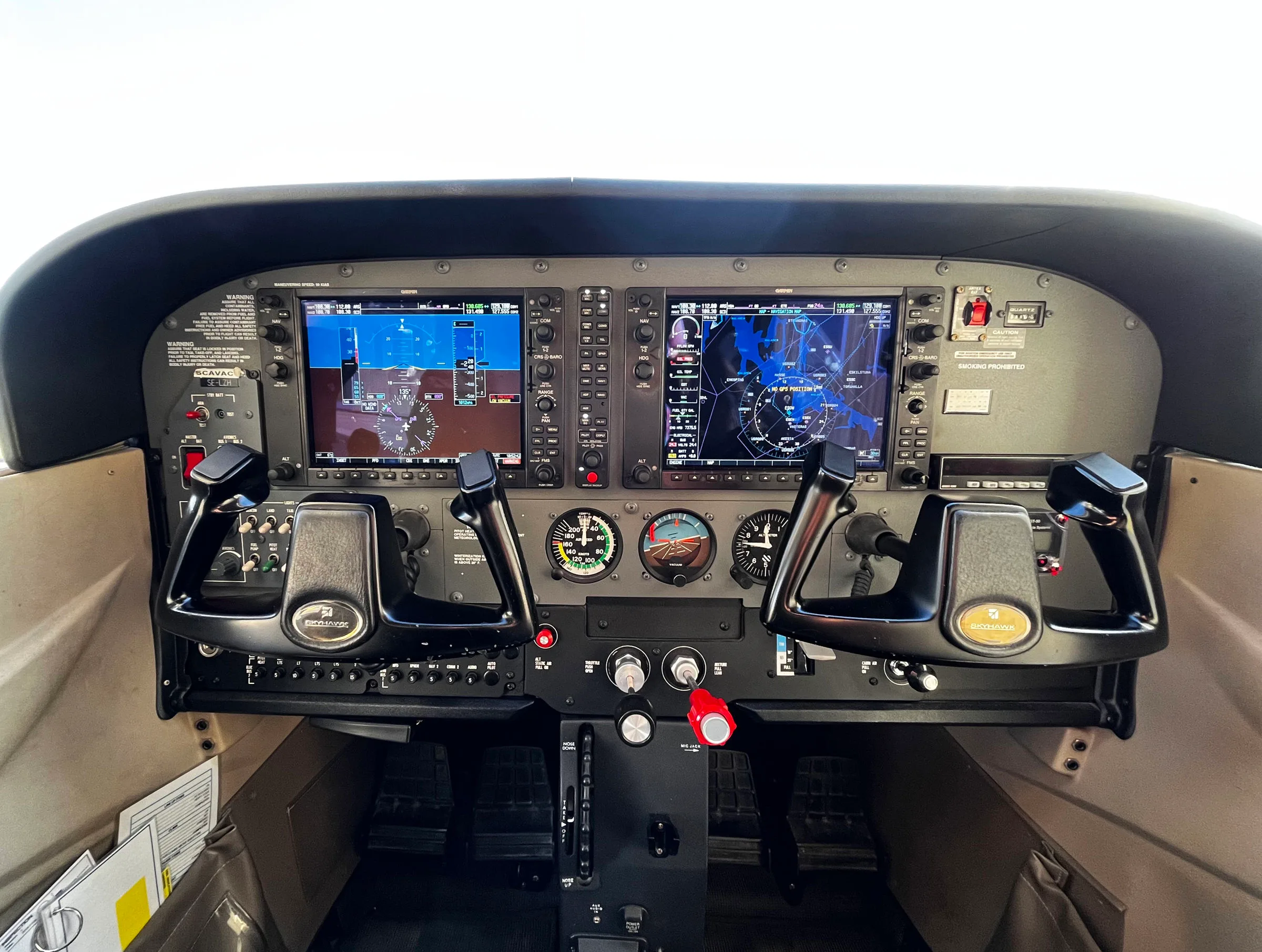 Cockpit and instrument panel of a 2006 Cessna 172S.