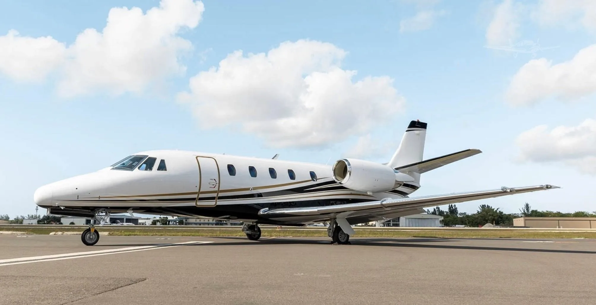 Exterior view of a 2000 CESSNA CITATION EXCEL, N135SP.