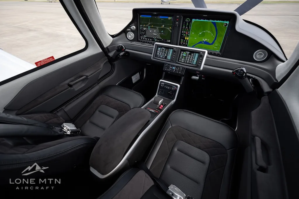 Cockpit and instrument panel of a 2025 Cirrus SR22T G7+.