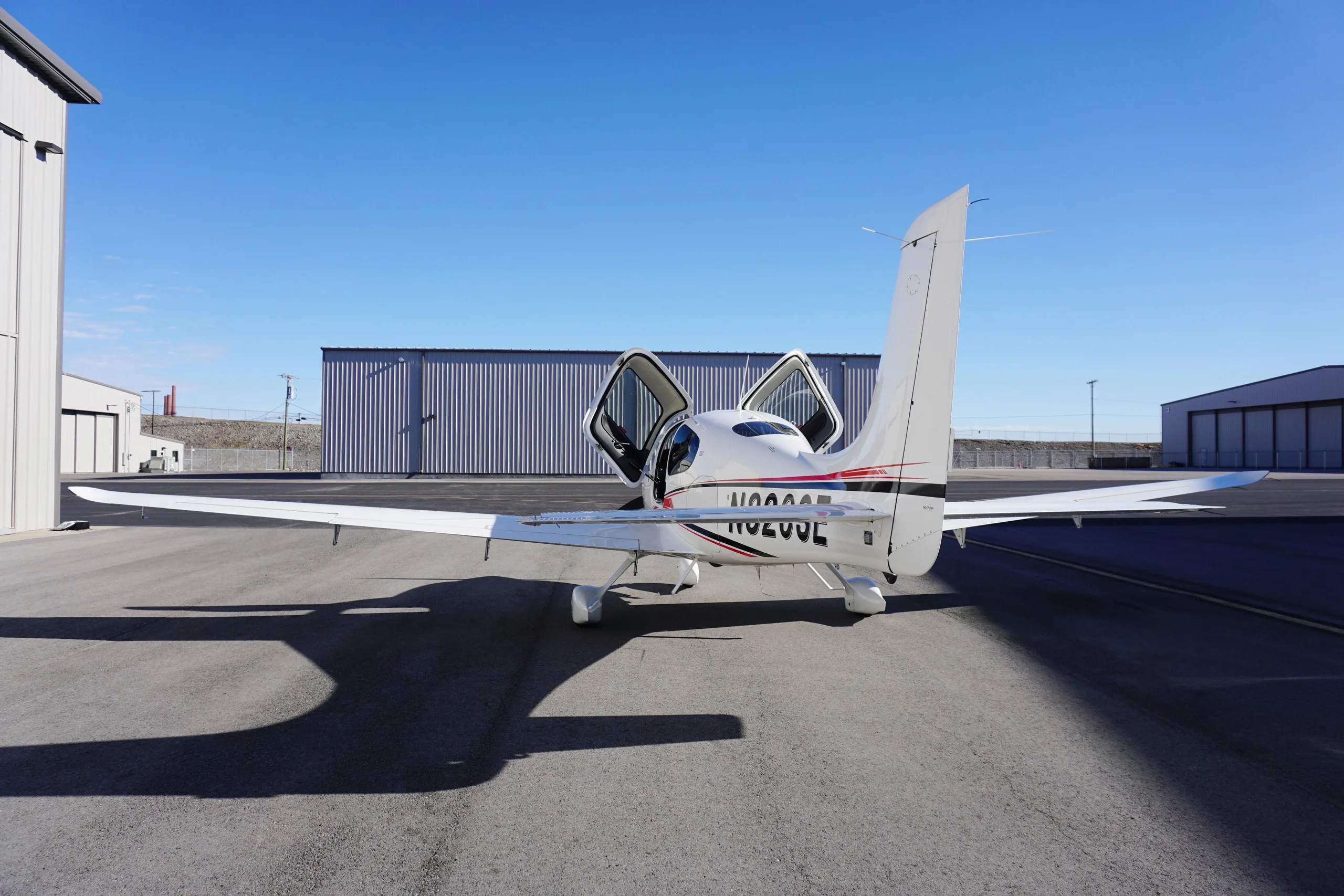 Exterior view of a 2020 Cirrus SR20 G6.