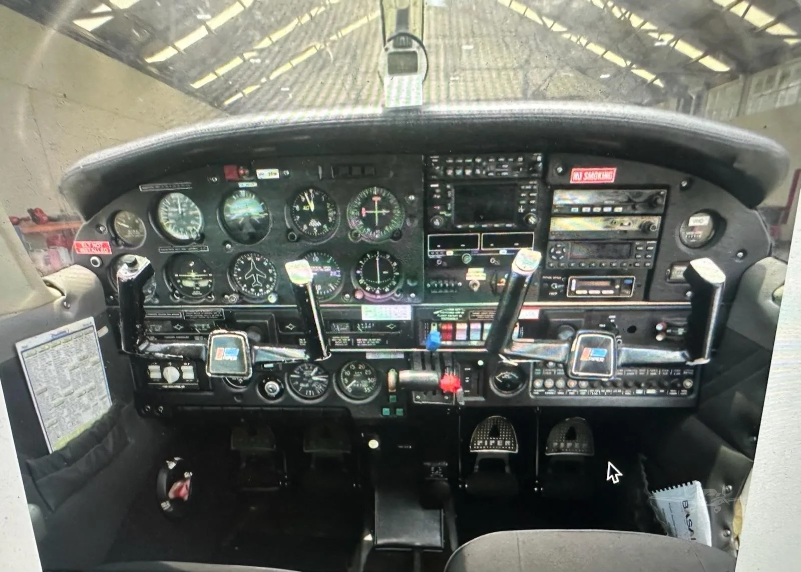 Cockpit and instrument panel of a 1977 PIPER ARROW III.