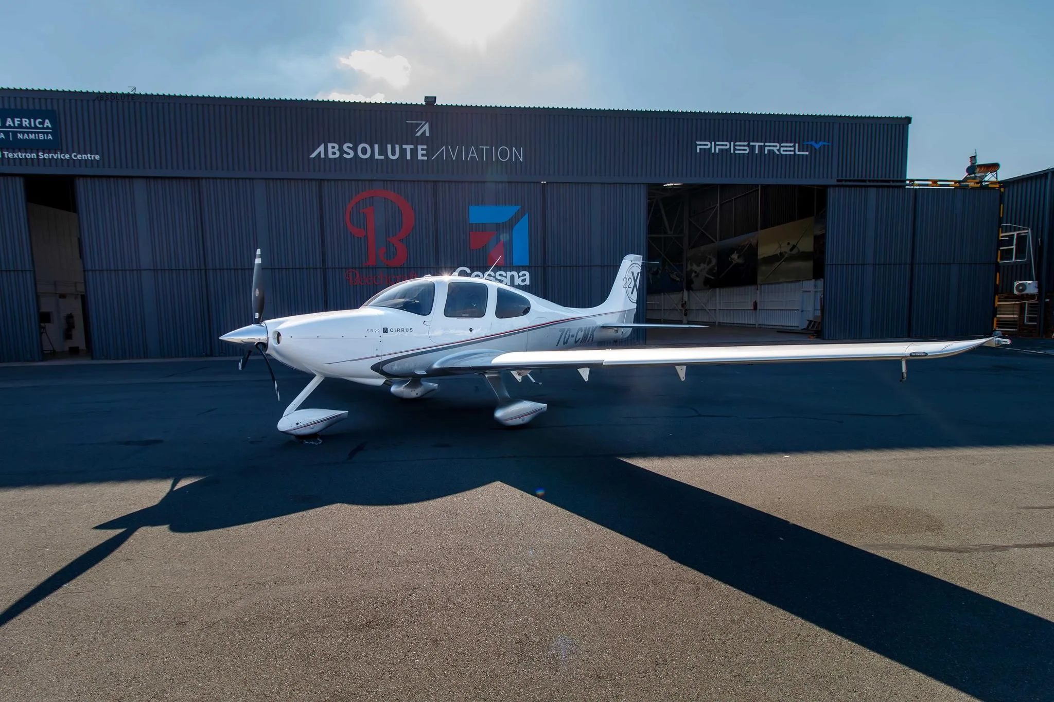 Exterior view of a 2010 CIRRUS SR22-G3.