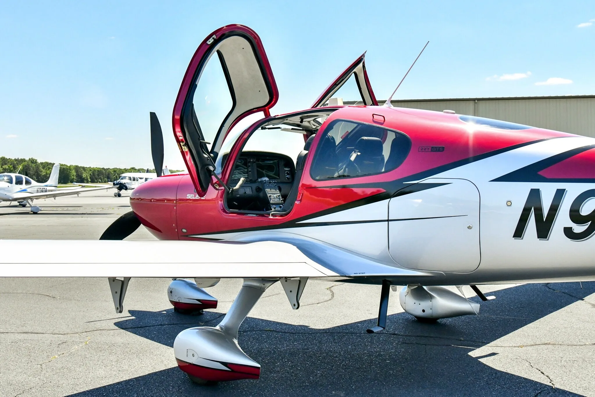 Engine detail of a 2021 Cirrus SR22-G6 TURBO.