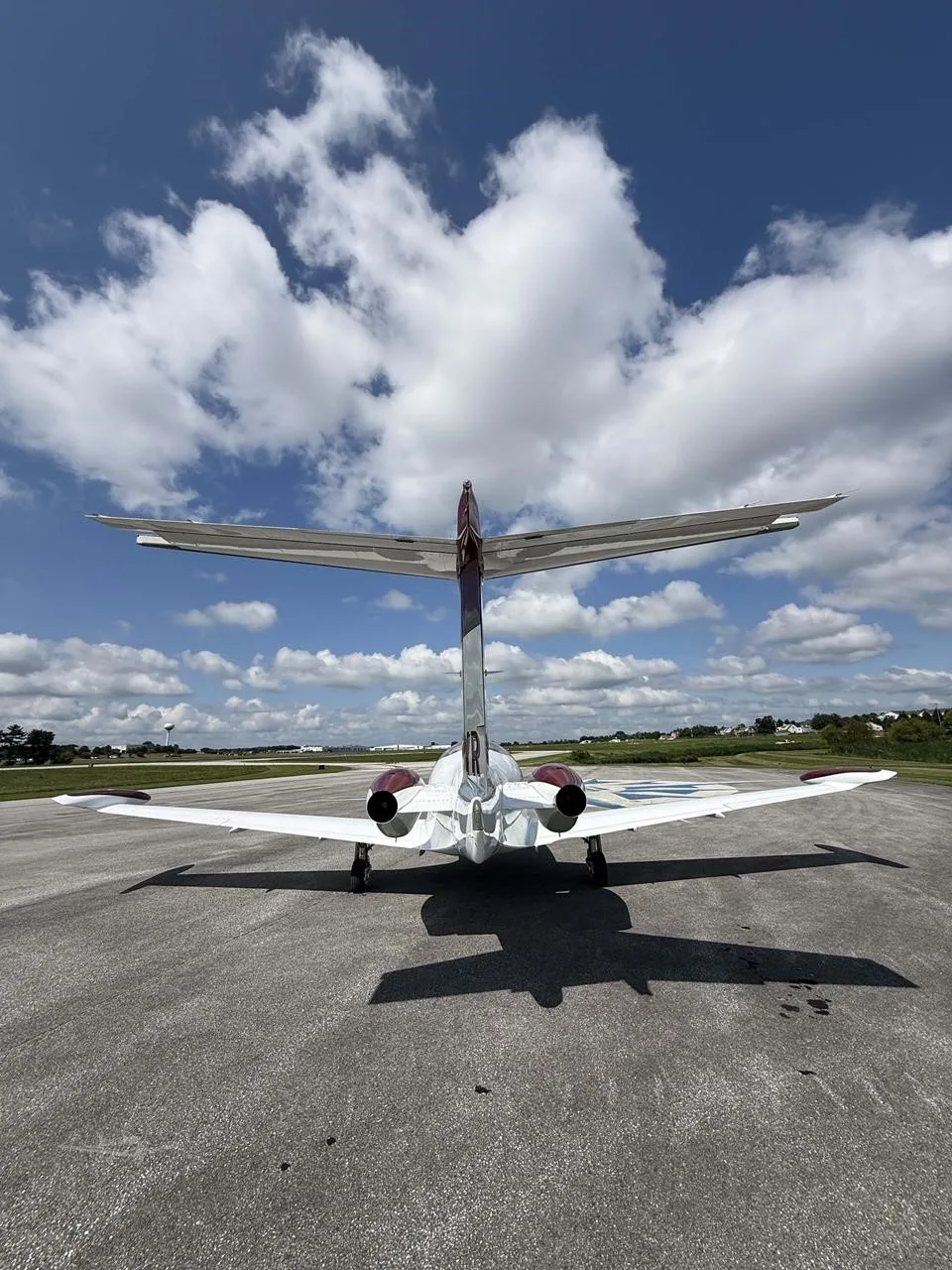 Exterior view of a 2008 ECLIPSE 500, N21YR.