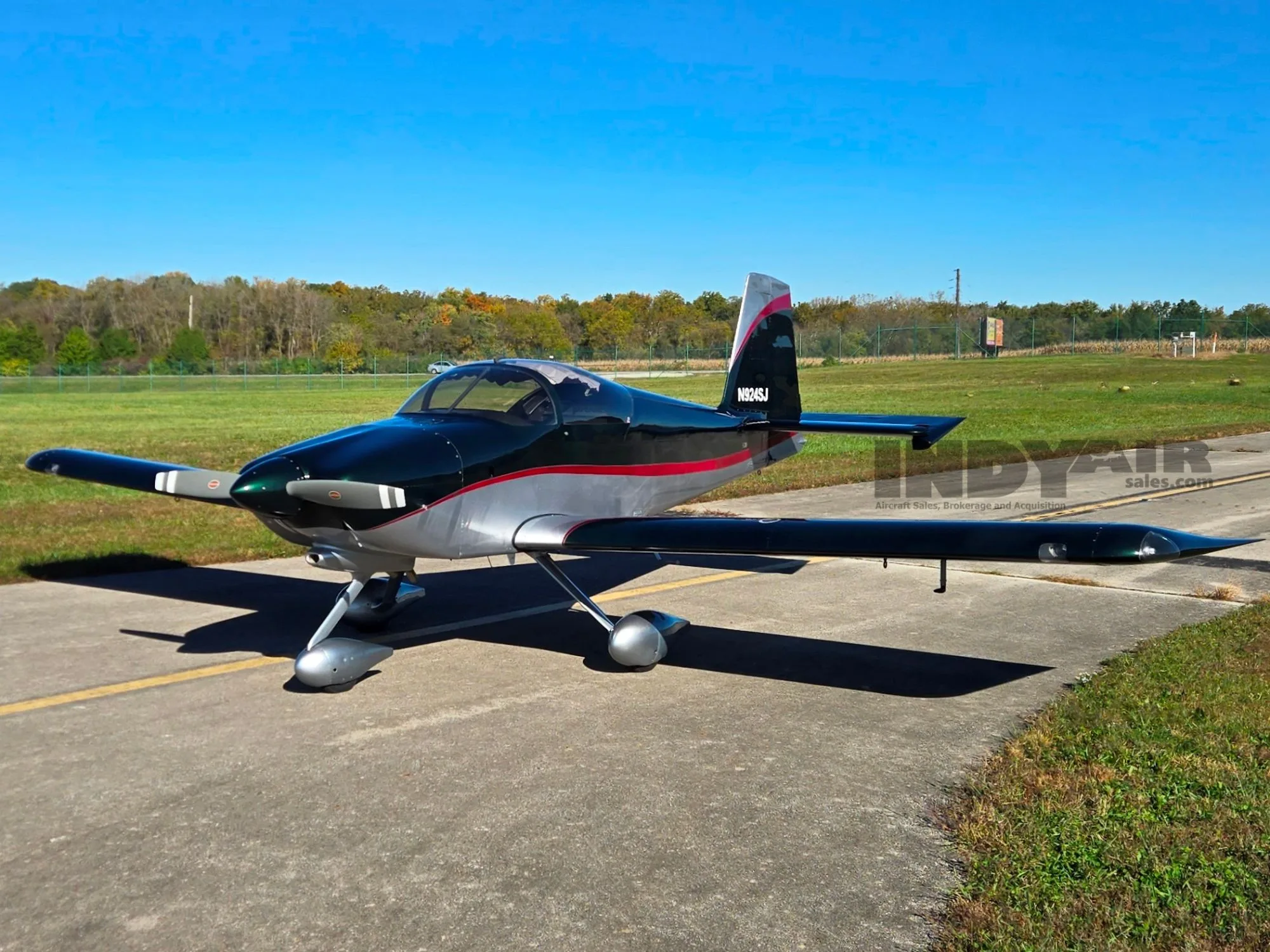 Exterior view of a Van's RV9A, N924SJ.