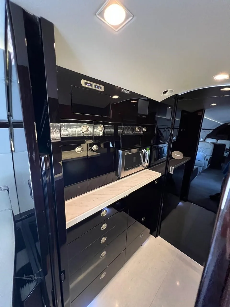 Cabin interior of a 2010 GULFSTREAM G450.