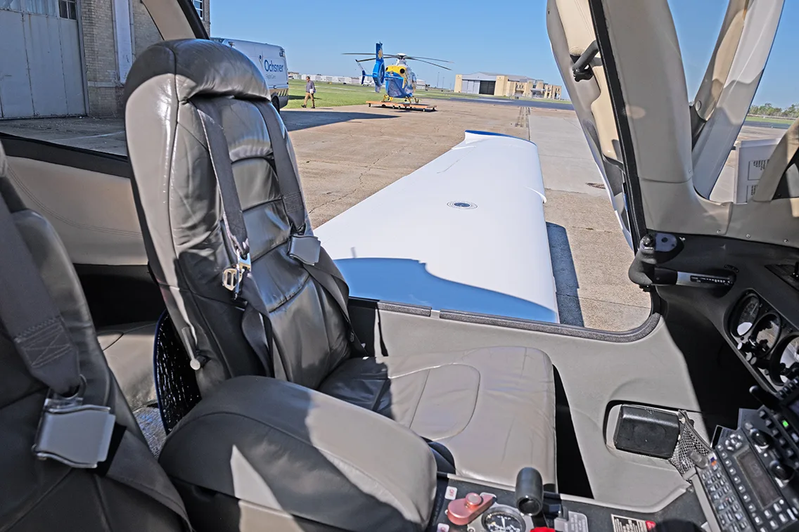 Exterior view of a 2003 Cirrus SR22, N565S.