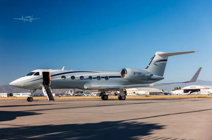 Exterior view of a 2002 GULFSTREAM GIVSP.