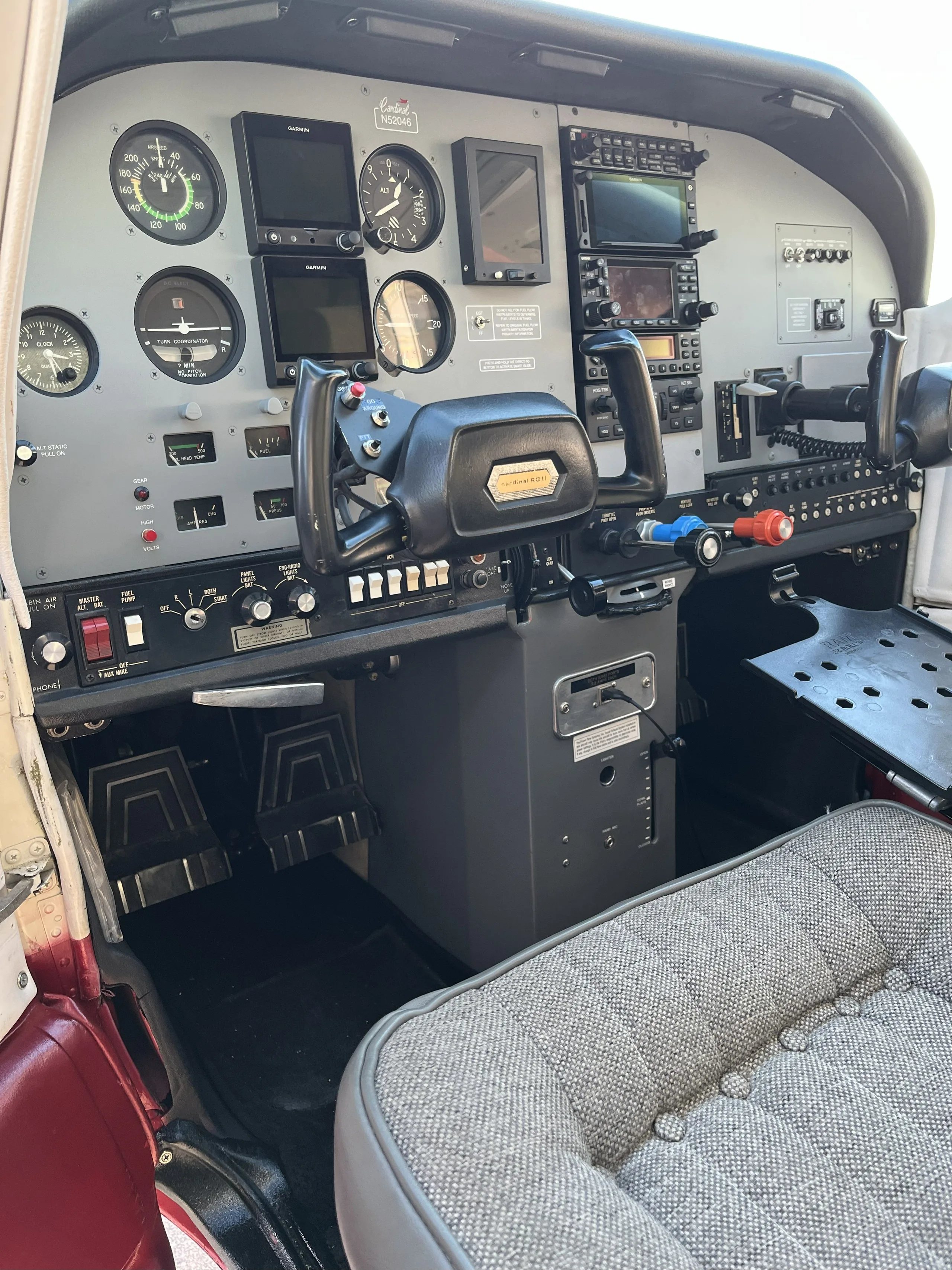 Cockpit and instrument panel of a 1977.