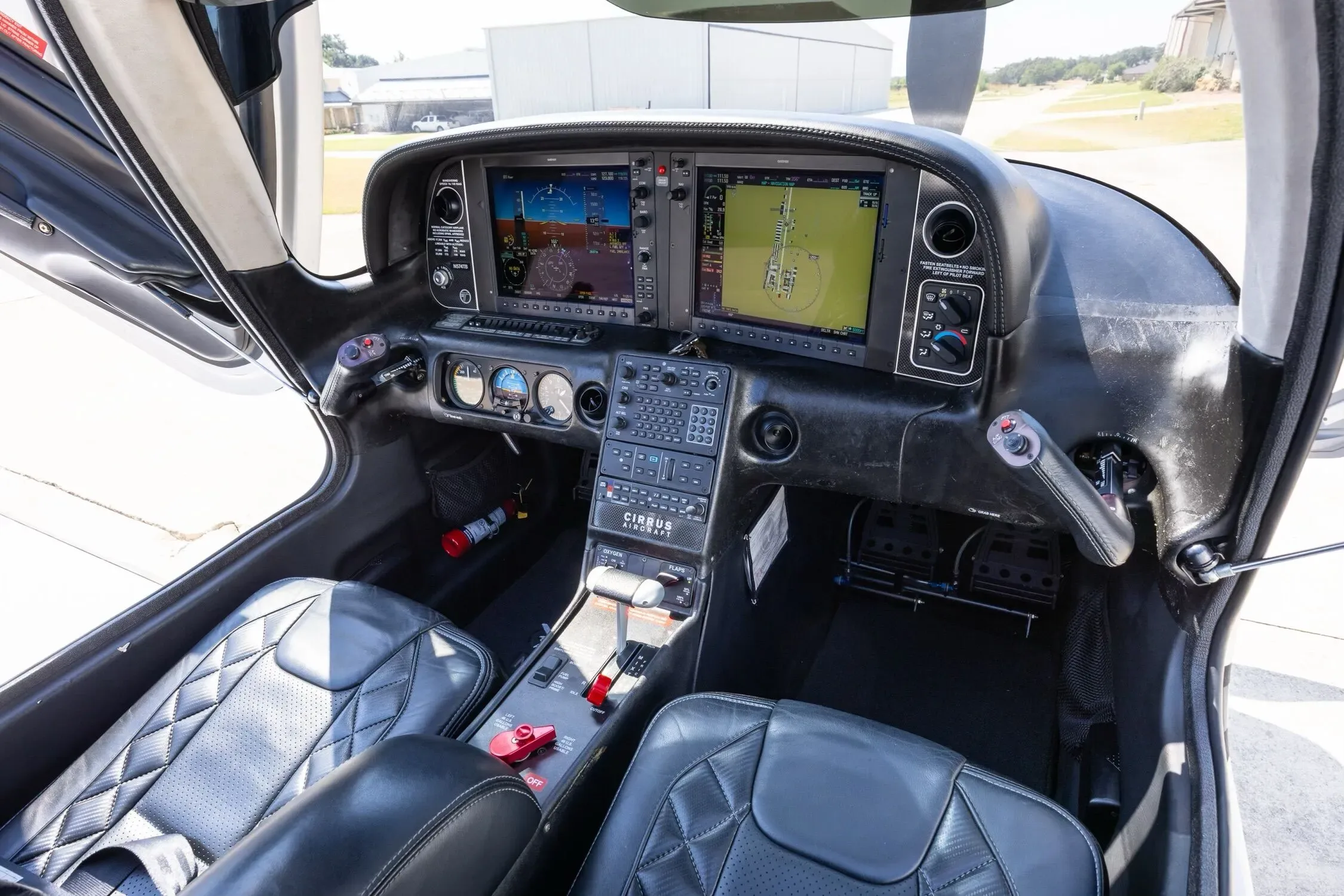 Cockpit and instrument panel of a 2008 Cirrus SR22.