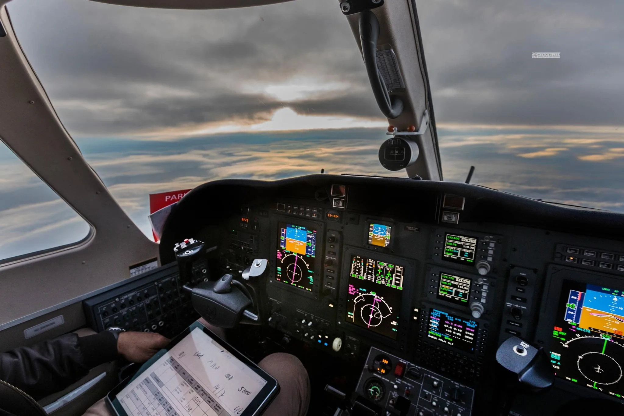 Cockpit and instrument panel of a 2007 CESSNA CITATION CJ2+.