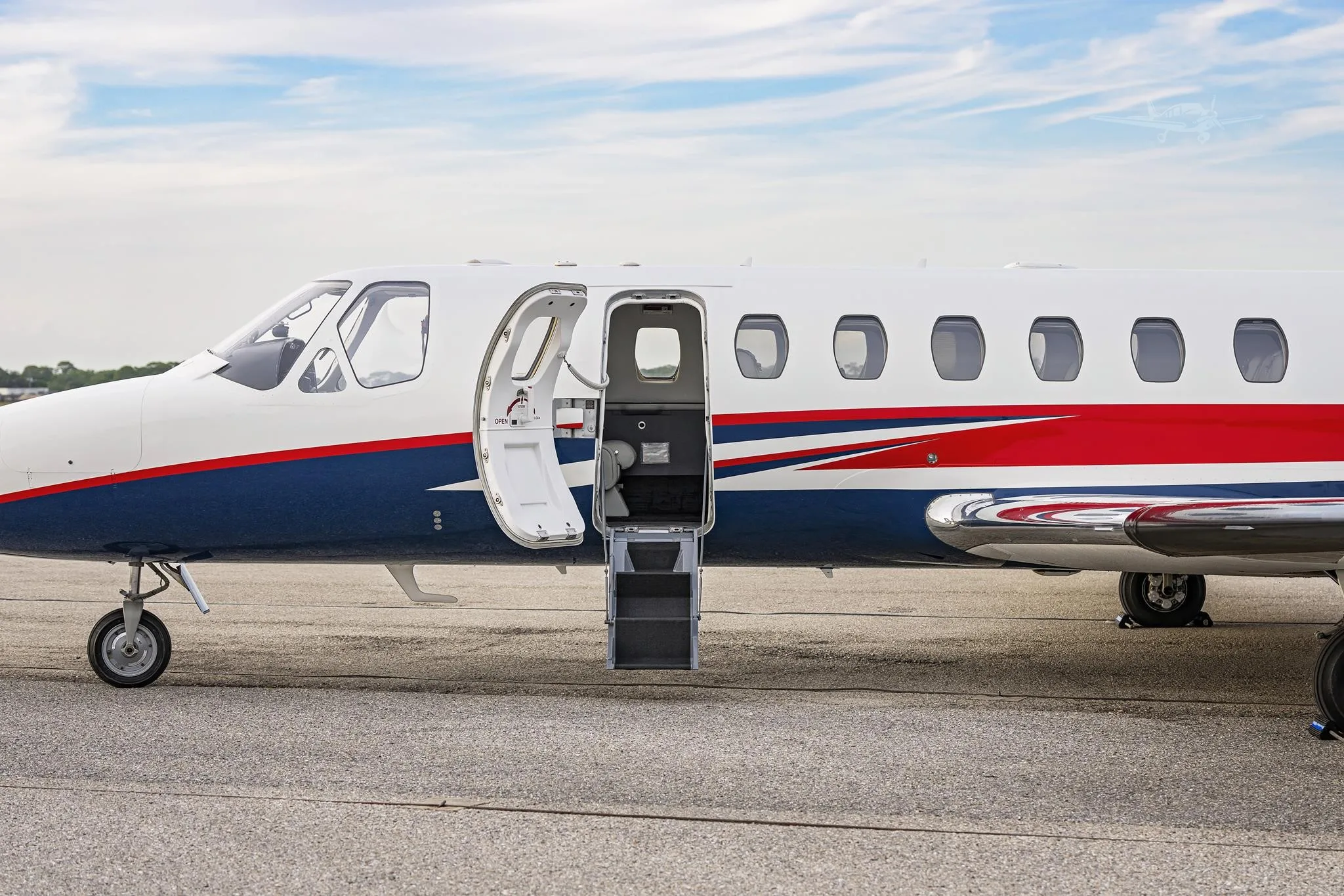 Exterior view of a 1998 CESSNA CITATION V ULTRA, N469DN.