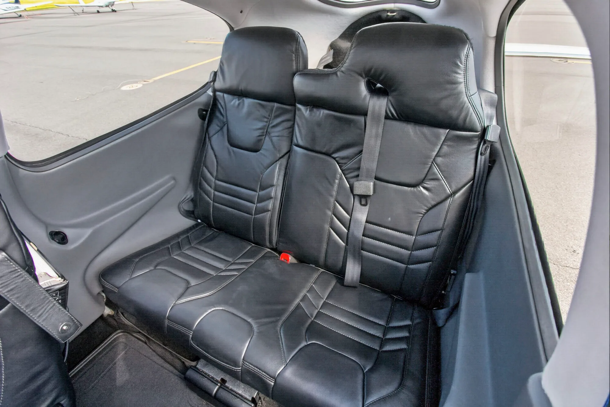 Cabin interior of a 2014 Cirrus SR22 G5.