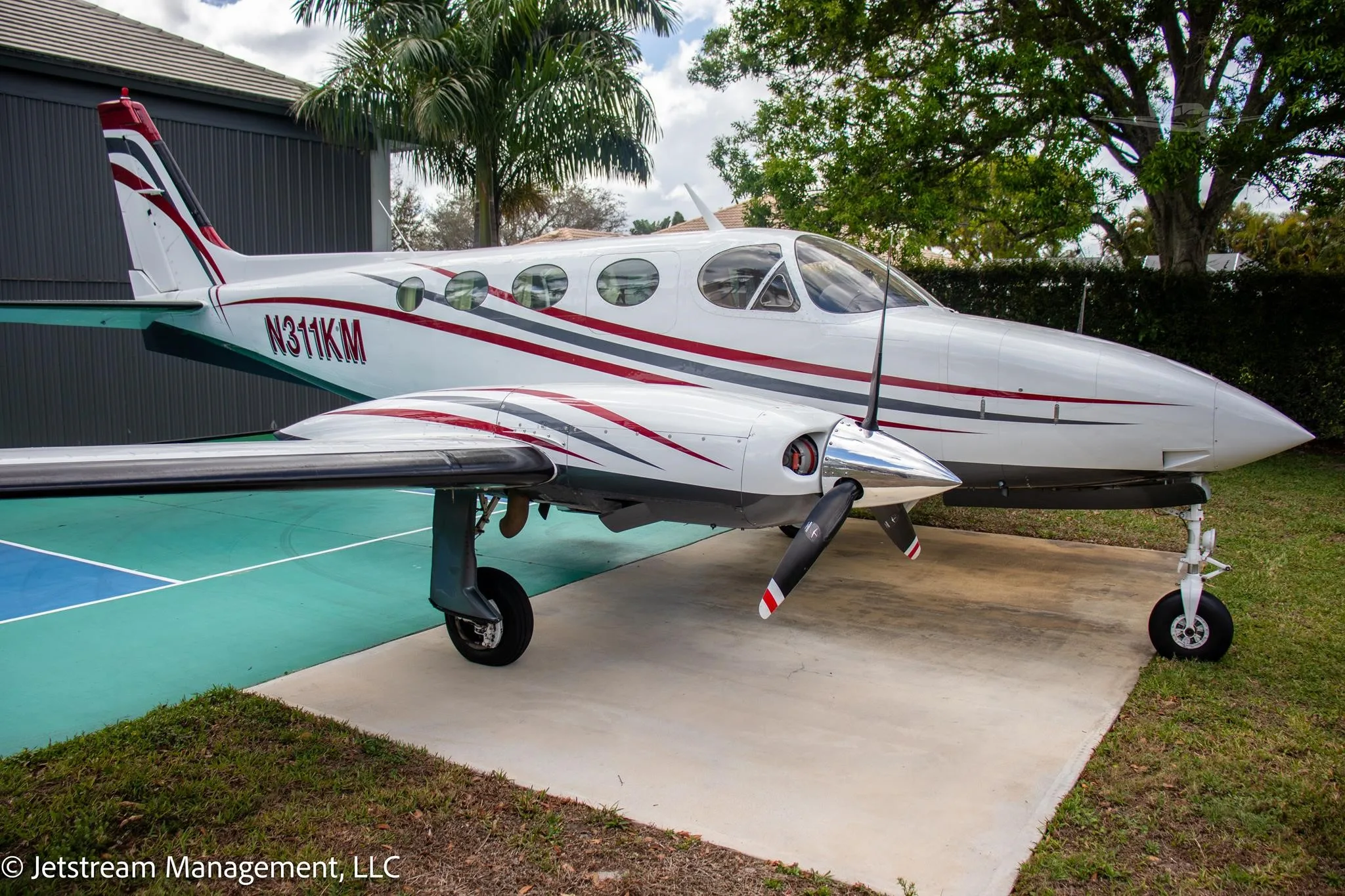 Exterior view of a 1979 CESSNA 340A, N311KM.