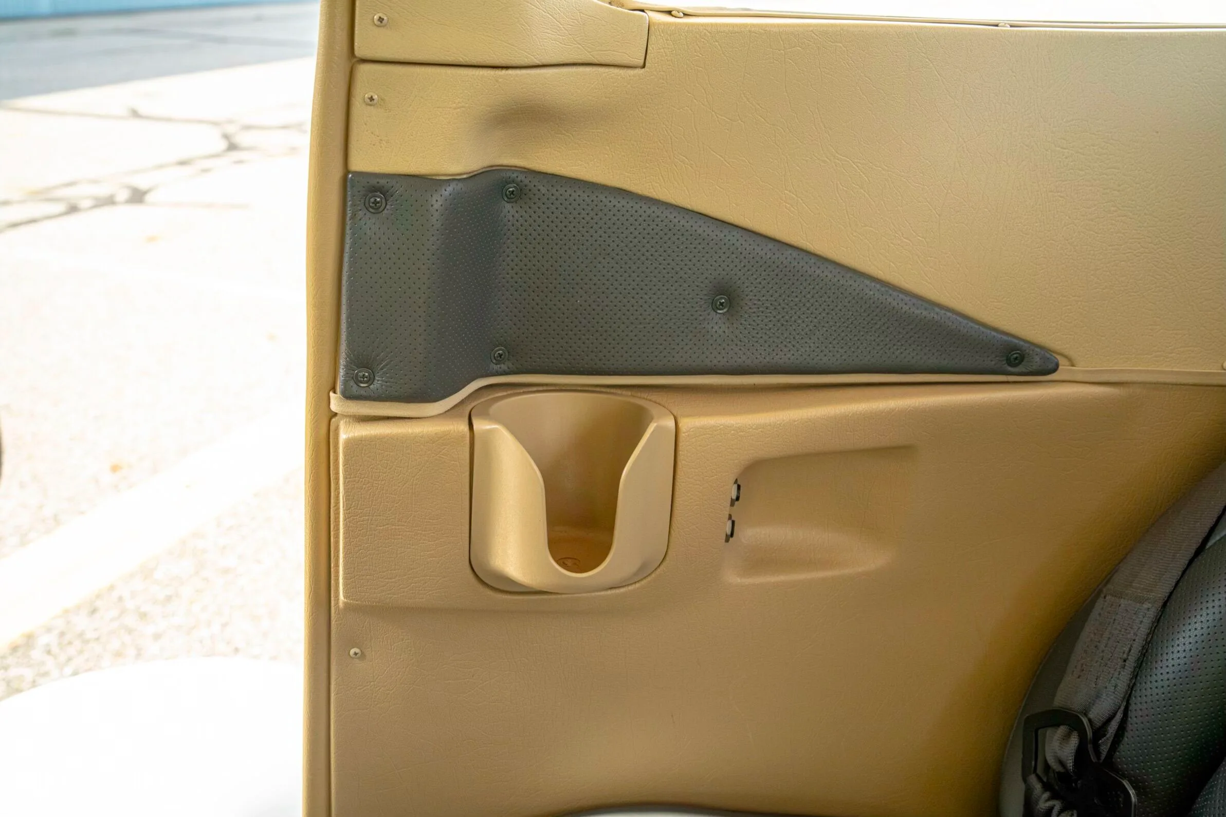 Cabin interior of a 2002 Cessna Turbo 182T Skylane.