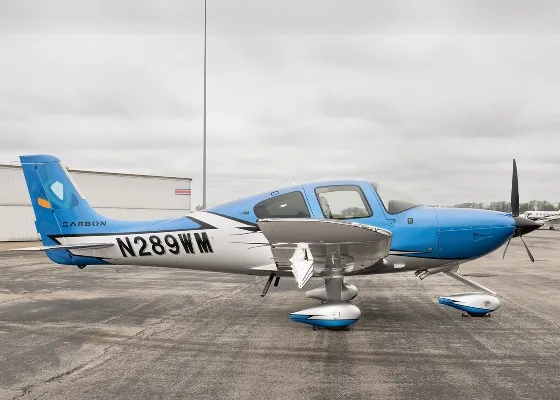 Exterior view of a 2021 Cirrus SR22-G6, N289WM.
