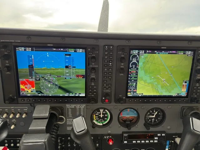 Cockpit and instrument panel of a 2006 Cessna 182T.