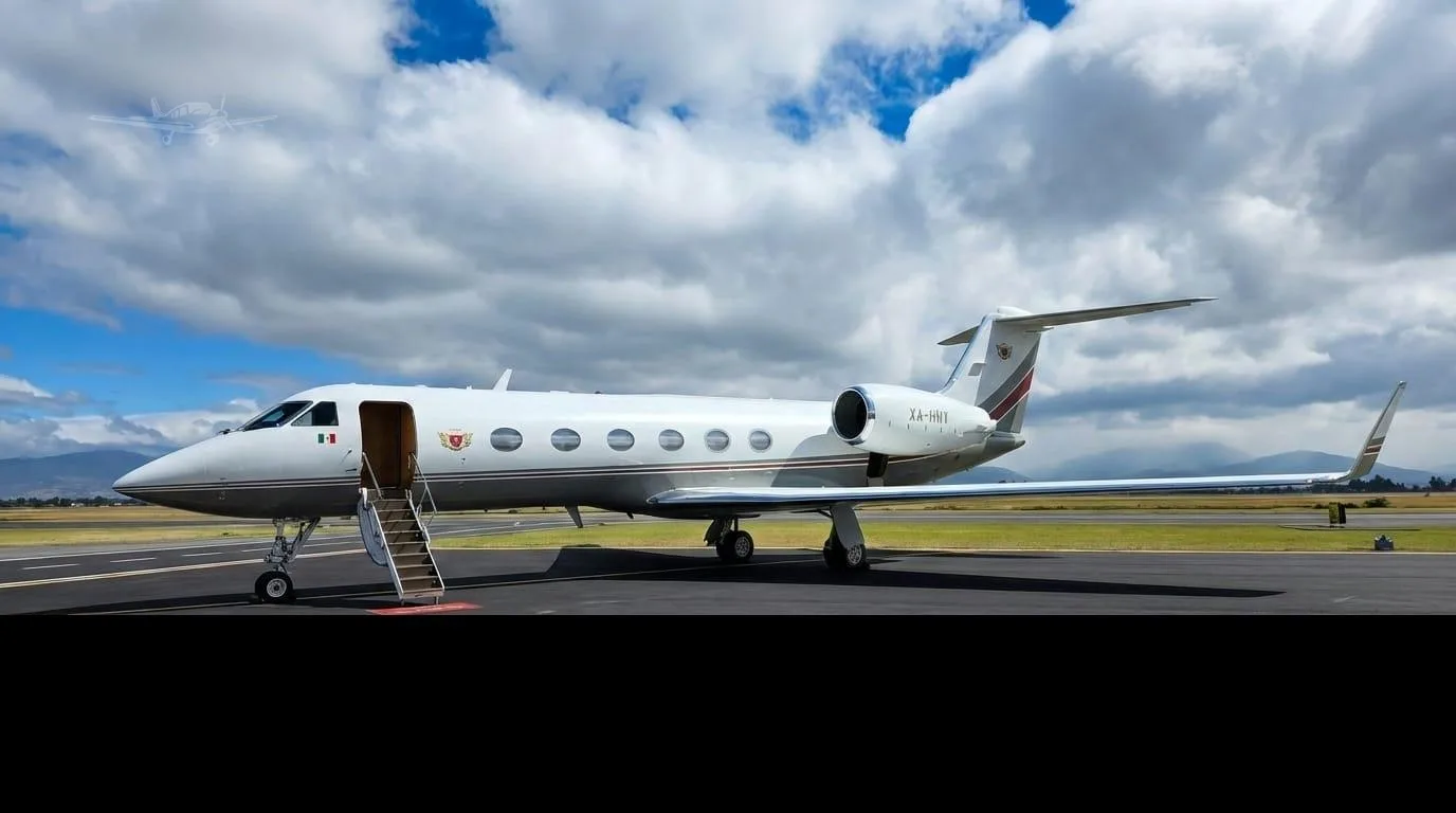 Exterior view of a 1998 GULFSTREAM GIVSP, XA-HNY.