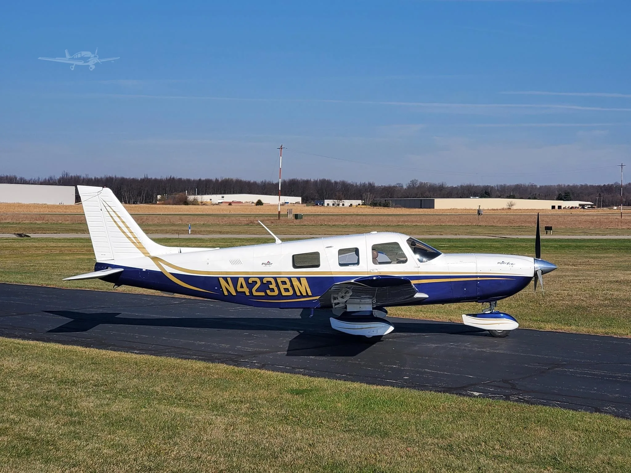 Exterior view of a 2004 PIPER 6XT, N423BM.