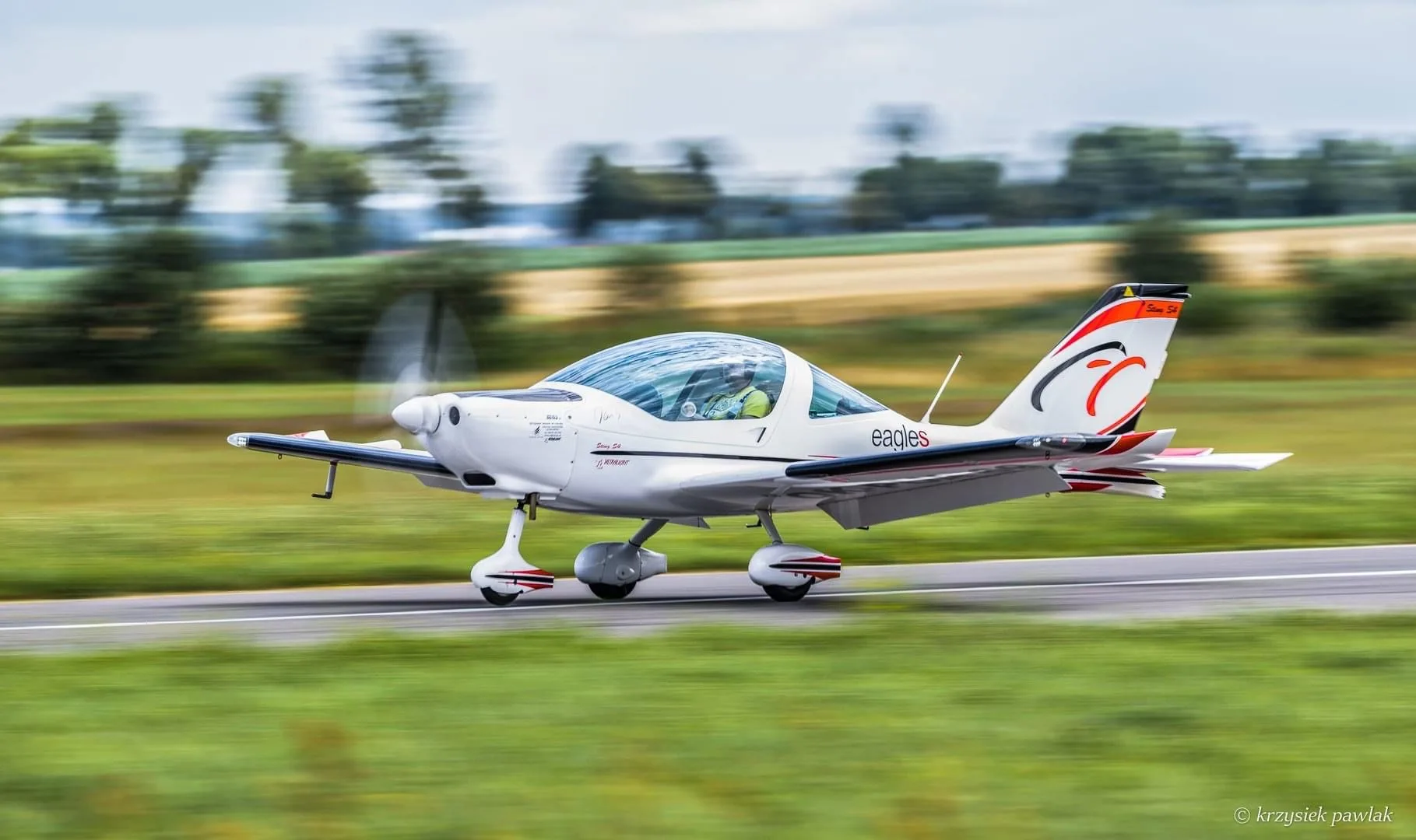 Exterior view of a 2010 TL Ultralight TL 2000 Sting S4.
