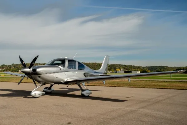 Exterior view of a 2023 Cirrus SR22T-G6, N824EB.